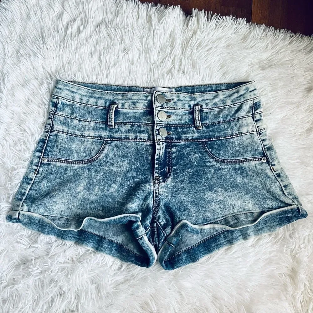 EUC No Boundaries High Waisted Acid Wash Denim Jean Shorts 11 - Picture 2 of 16